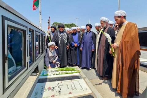 تصاویر / تجدید میثاق ائمه جمعه استان قزوین با شهدا