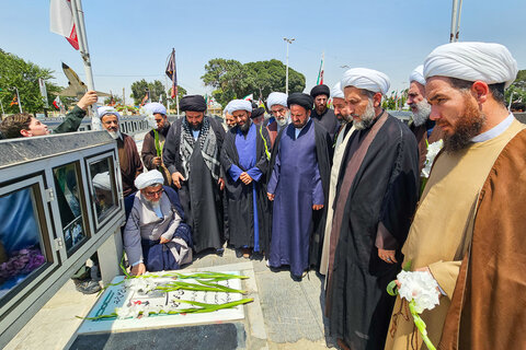 تصاویر / تجدید میثاق ائمه جمعه استان قزوین با شهدا