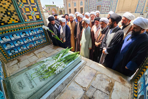 تصاویر / تجدید میثاق ائمه جمعه استان قزوین با شهدا