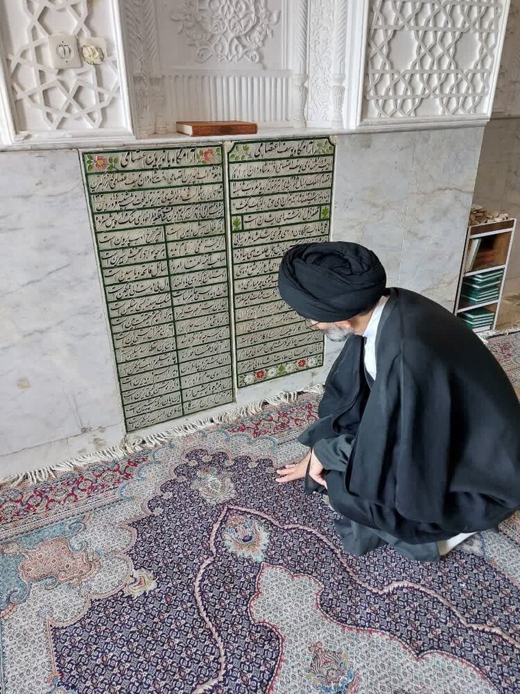 حضور نماینده ولی‌فقیه در کاشان در منزل ائمه جمعه فقید کاشان+تصاویر