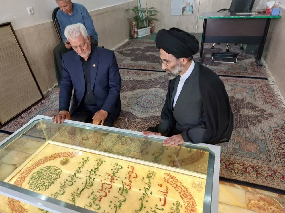 حضور نماینده ولیفقیه در کاشان در منزل ائمه جمعه فقید کاشان+تصاویر