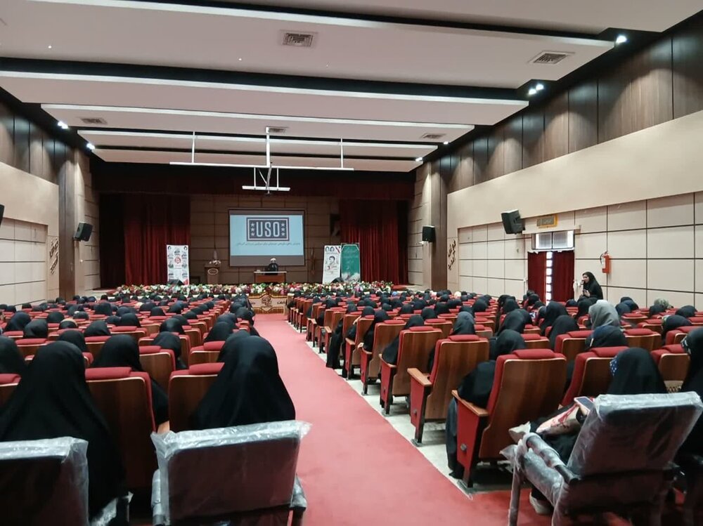 سمینار علمی «رویارویی با نسل Z» در نجف آباد برگزار شد