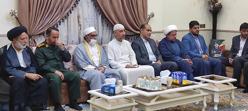 دیدار امام جمعه عسلویه با خانواده شهید مدافع امنیت "احمد عبدالله زاده"