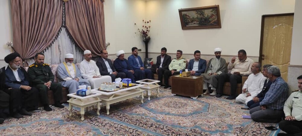 دیدار امام جمعه عسلویه با خانواده شهید مدافع امنیت "احمد عبدالله زاده"