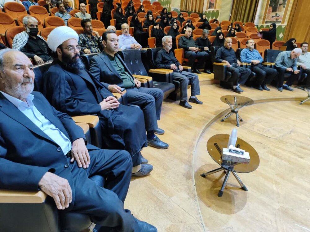 خادمین نماز جمعه قمصر تجلیل شدند+تصاویر