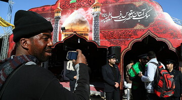 برنامه‌های موکب حضرت معصومه (س) در عمود ۱۰۸۰ / پذیرایی روزانه از ۲۲ هزار زائر اربعین