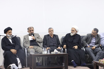 بررسی مطالبات شهرستان های آبادان، امیدیه، کرخه و زیدون در حضور نماینده ولی فقیه خوزستان+ تصاویر