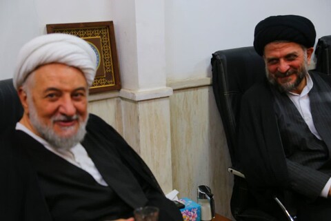 تصاویر/رونمایی از شماره جدید نشریه علمی «مفتاح الفقاهه» با حضور آیت‌الله واعظی