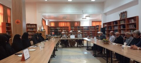 تصاویر/نشست مدیر حوزه علمیه خواهران استان مرکزی با هیات امنای مدارس علمیه ساوه