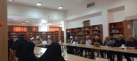تصاویر/نشست مدیر حوزه علمیه خواهران استان مرکزی با هیات امنای مدارس علمیه ساوه