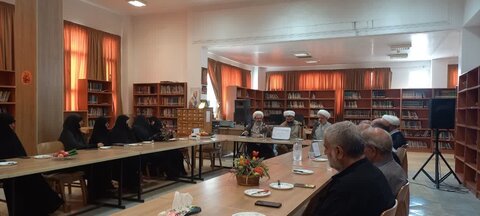 تصاویر/نشست مدیر حوزه علمیه خواهران استان مرکزی با هیات امنای مدارس علمیه ساوه