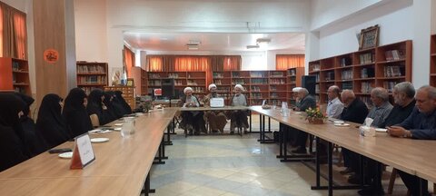 تصاویر/نشست مدیر حوزه علمیه خواهران استان مرکزی با هیات امنای مدارس علمیه ساوه