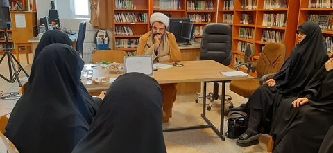 تصاویر/دیدار مدیر حوزه علمیه خواهران استان مرکزی با کادر مدارس علمیه شهرستان ساوه