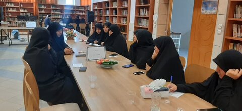 تصاویر/دیدار مدیر حوزه علمیه خواهران استان مرکزی با کادر مدارس علمیه شهرستان ساوه