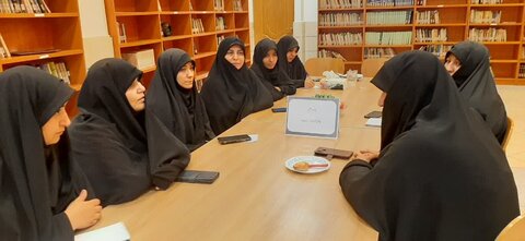 تصاویر/دیدار مدیر حوزه علمیه خواهران استان مرکزی با کادر مدارس علمیه شهرستان ساوه
