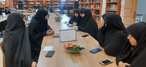 تصاویر/دیدار مدیر حوزه علمیه خواهران استان مرکزی با کادر مدارس علمیه شهرستان ساوه