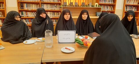 تصاویر/دیدار مدیر حوزه علمیه خواهران استان مرکزی با کادر مدارس علمیه شهرستان ساوه