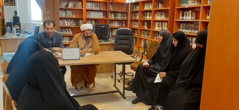 تصاویر/دیدار مدیر حوزه علمیه خواهران استان مرکزی با کادر مدارس علمیه شهرستان ساوه
