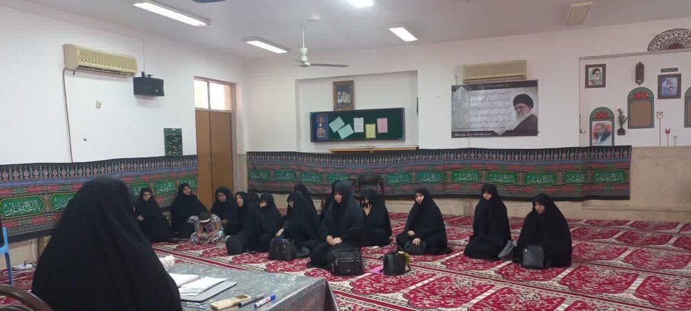 طلاب باید با سلاح تبیین در برابر بدعتها بایستند