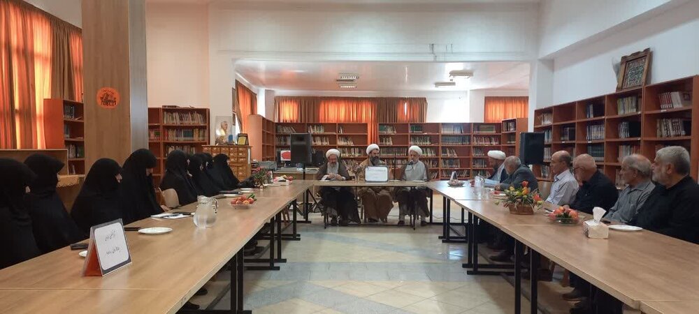 نشست چهلمین روز شهادت شهدای جنگ ۱۲ روزه با حضور مدیر حوزه علمیه خواهران مرکزی