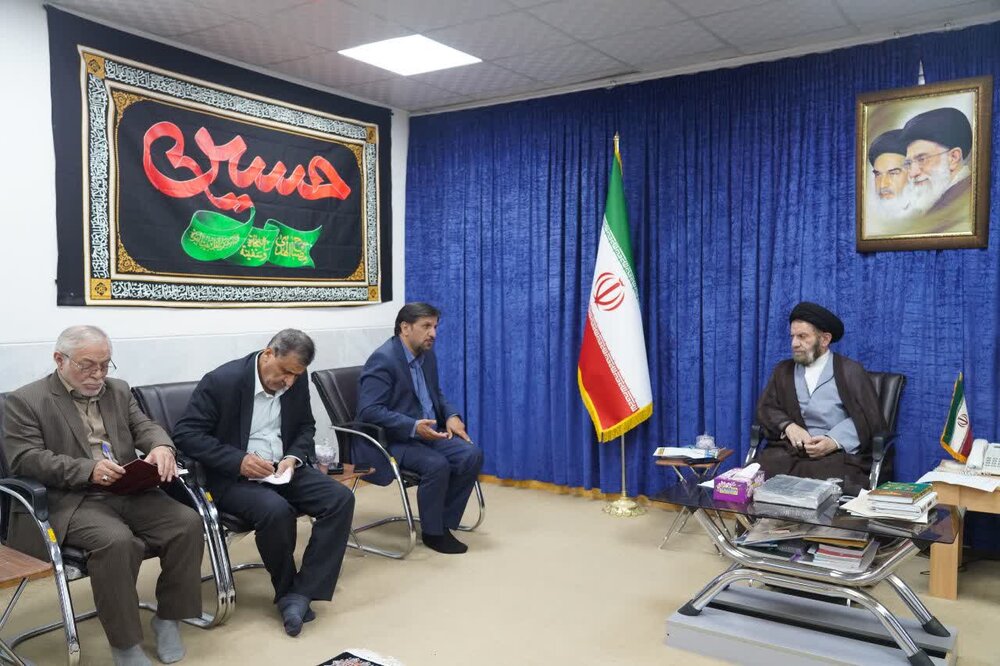 تصاویر/ دیدار  معاون برنامه‌ریزی و توسعه منابع ستاد امر به معروف و نهی از منکر کشور با نماینده ولی فقیه در استان لرستان