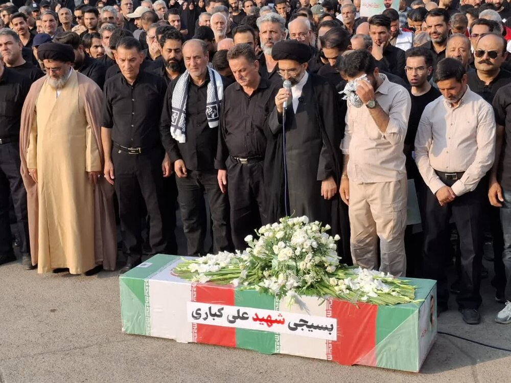 تصاویر/ مراسم تشییع پیکر مطهر شهید کباری در کاشان