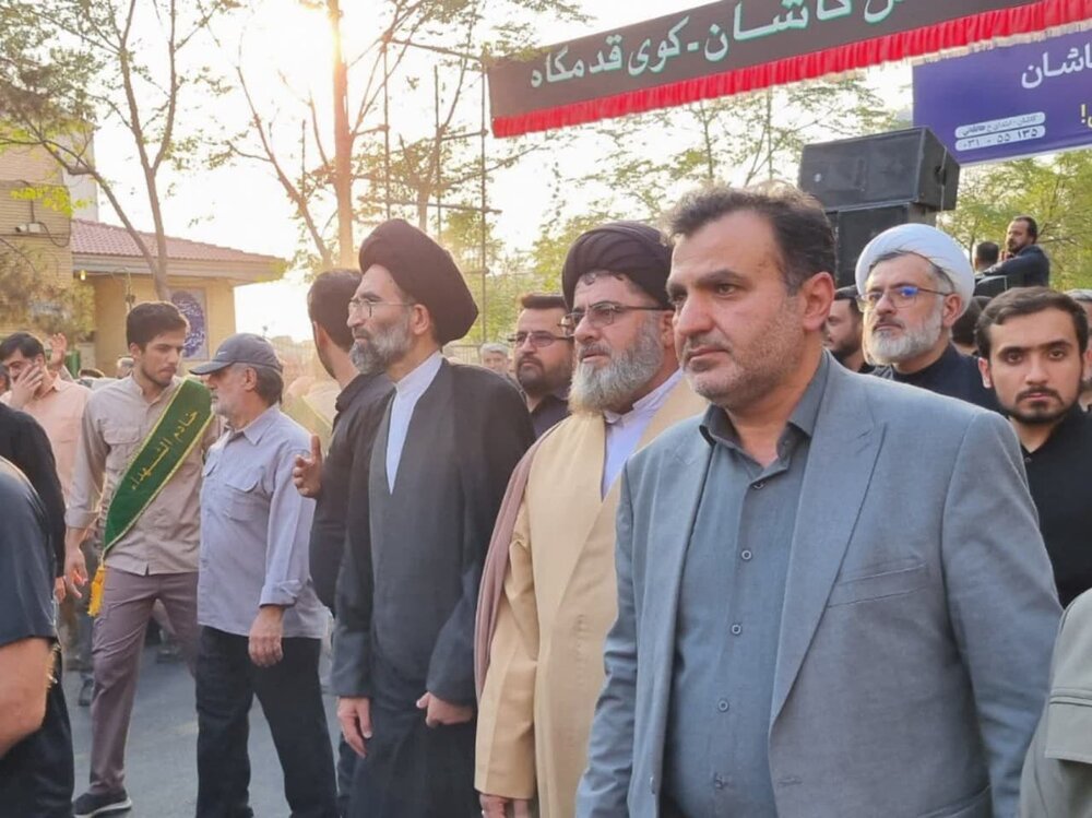 مراسم تشییع پیکر بسیجی شهید علی کباری، در کاشان برگزار شد+عکس