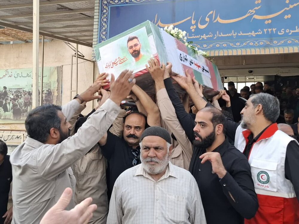 مراسم تشییع پیکر بسیجی شهید علی کباری، در کاشان برگزار شد+عکس
