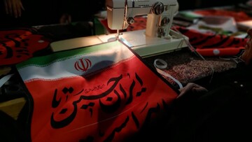 فیلم| پویش نذر پرچم با شعار «ایران حسین(ع) تا ابد پیروز است» در چهار باغ اصفهان