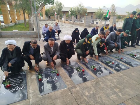 تصاویر/غبارروبی مزار مطهر شهدای آذرشهر