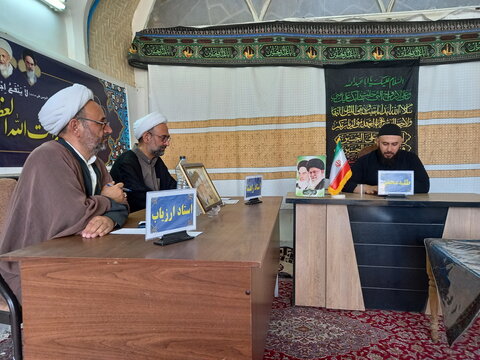 تصاویر/ جلسه دفاعیه تحقیق پایانی طلاب مدرسه علمیه آیت‌الله مدنی کاشانی(ره)