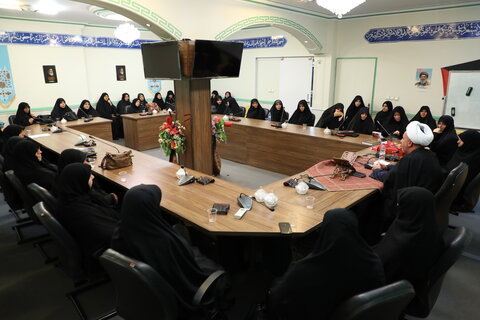 تصاویر / نشست سفیران زینبی کمیته فرهنگی وآموزشی ستاد اربعین حسینی استان قزوین