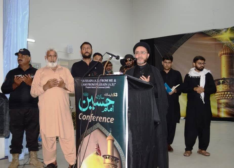 امام حسین(ع)، احیاگر حقیقی اسلام و وجدان بشریت هستند