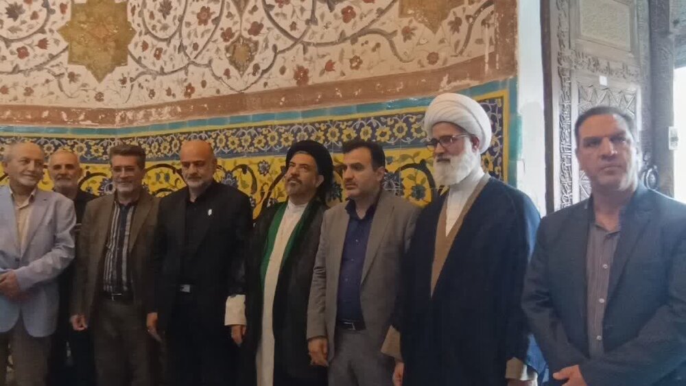 آیین غبارروبی ضریح مطهر حضرت سلطانعلی(ع) در اردهال کاشان برگزار شد