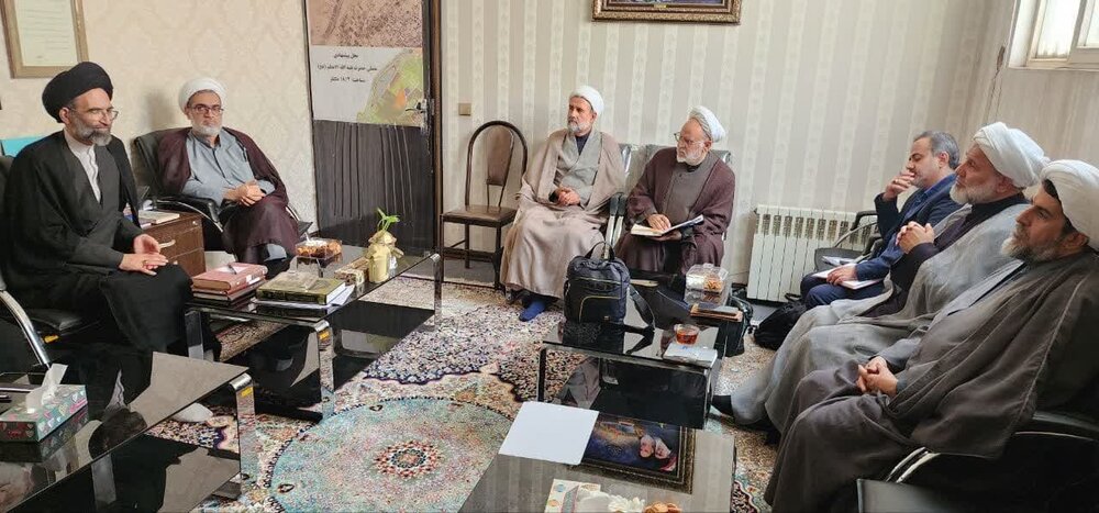 شیطان از هرکسی که برای دین خدا زحمت می‌کشد، عصبانی است