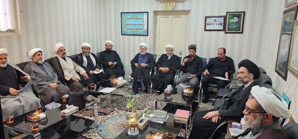 شیطان از هرکسی که برای دین خدا زحمت می‌کشد، عصبانی است