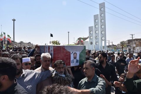 مراسم تشییع شهیدجواد کریم‌کُشته خادم مدرسه علمیه امام جعفر صادق(ع) زاهدان