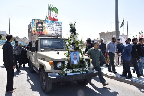 مراسم تشییع شهیدجواد کریم‌کُشته خادم مدرسه علمیه امام جعفر صادق(ع) زاهدان