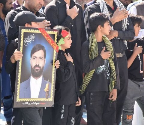 مراسم تشییع شهیدجواد کریم‌کُشته خادم مدرسه علمیه امام جعفر صادق(ع) زاهدان