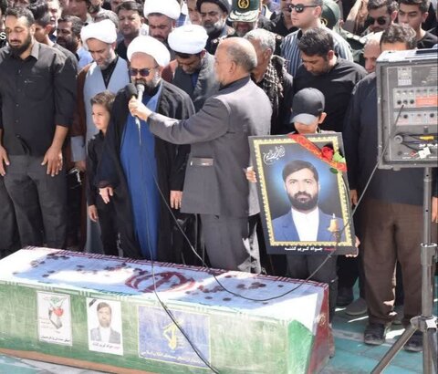 مراسم تشییع شهیدجواد کریم‌کُشته خادم مدرسه علمیه امام جعفر صادق(ع) زاهدان