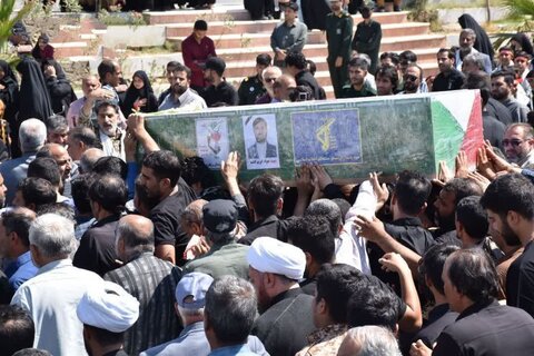 مراسم تشییع شهیدجواد کریم‌کُشته خادم مدرسه علمیه امام جعفر صادق(ع) زاهدان