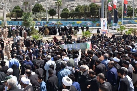مراسم تشییع شهیدجواد کریم‌کُشته خادم مدرسه علمیه امام جعفر صادق(ع) زاهدان