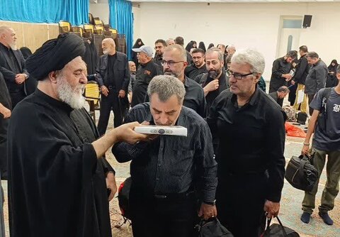 موکب مسجد جمکران کے خادمین کربلا روانہ؛ تولیت مسجد جمکران کی دعا کے ساتھ رخصتی