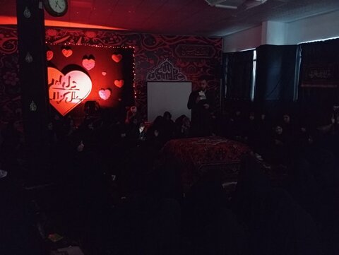 تصاویر/ عزاداری ویژه دختران به همت هیئت بنت‌الهدی در حسینیه امامزاده یحیی علیه‌السلام همدان برگزار شد