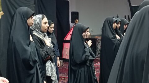 تصاویر/ عزاداری ویژه دختران به همت هیئت بنت‌الهدی در حسینیه امامزاده یحیی علیه‌السلام همدان برگزار شد