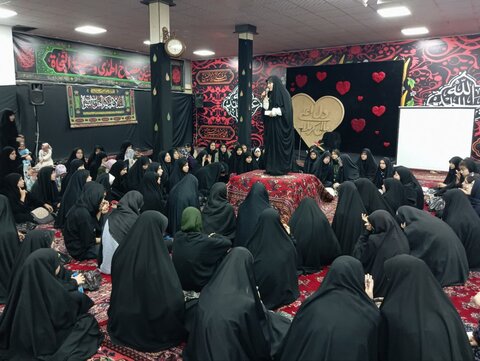 تصاویر/ عزاداری ویژه دختران به همت هیئت بنت‌الهدی در حسینیه امامزاده یحیی علیه‌السلام همدان برگزار شد