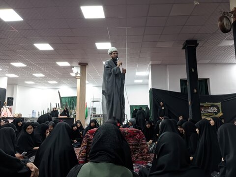 تصاویر/ عزاداری ویژه دختران به همت هیئت بنت‌الهدی در حسینیه امامزاده یحیی علیه‌السلام همدان برگزار شد