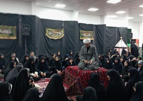 تصاویر/ عزاداری ویژه دختران به همت هیئت بنت‌الهدی در حسینیه امامزاده یحیی علیه‌السلام همدان برگزار شد