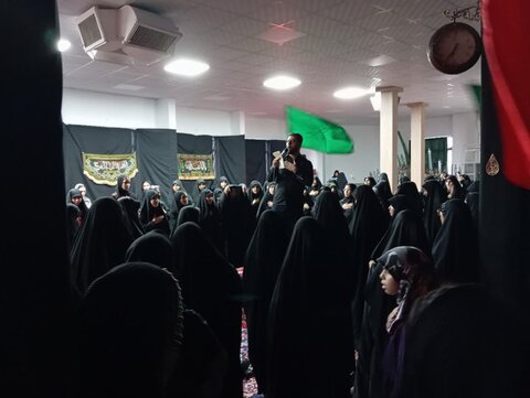 تصاویر/ عزاداری ویژه دختران به همت هیئت بنت‌الهدی در حسینیه امامزاده یحیی علیه‌السلام همدان برگزار شد
