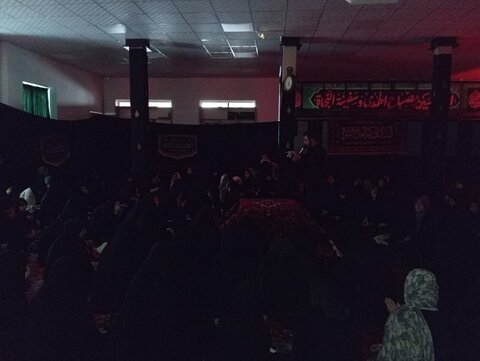 تصاویر/ عزاداری ویژه دختران به همت هیئت بنت‌الهدی در حسینیه امامزاده یحیی علیه‌السلام همدان برگزار شد